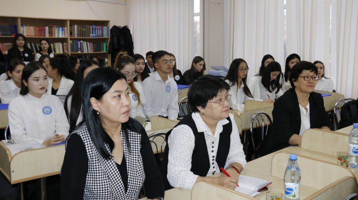 Педагогикалық білім беру бағдарламалары бойынша өндірістік тәжірибенің қорытынды конференциясы өтті